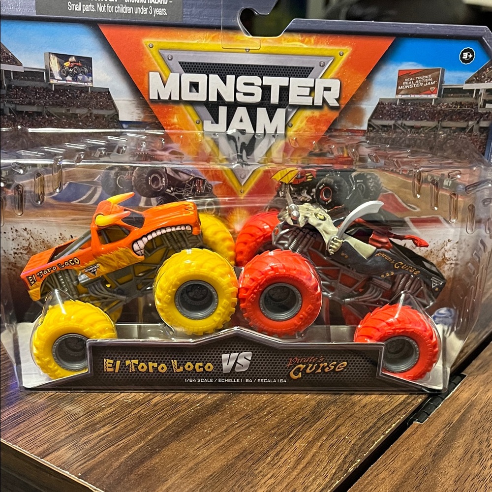 Monster Jam Monster Trucks El Toro Loco vs. Captain's Curse  Trucks 1:64 Scale